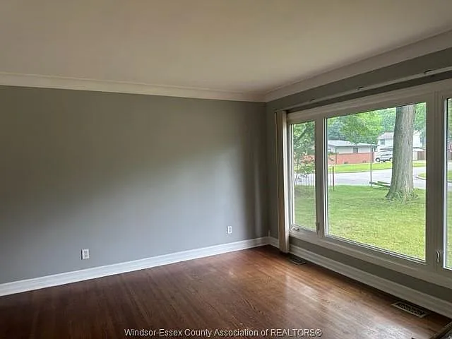 4 bed, $2,500 — Photo 2