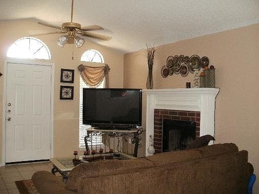 4th image of 2409 Flintstone Cir