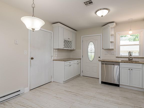 3rd image of 495B Thornbury Ct #1002