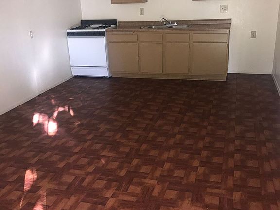 3rd image of 18400 Montezuma St APT 1