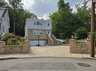33 Park Dr N FLOOR 2, West Orange, NJ 07052