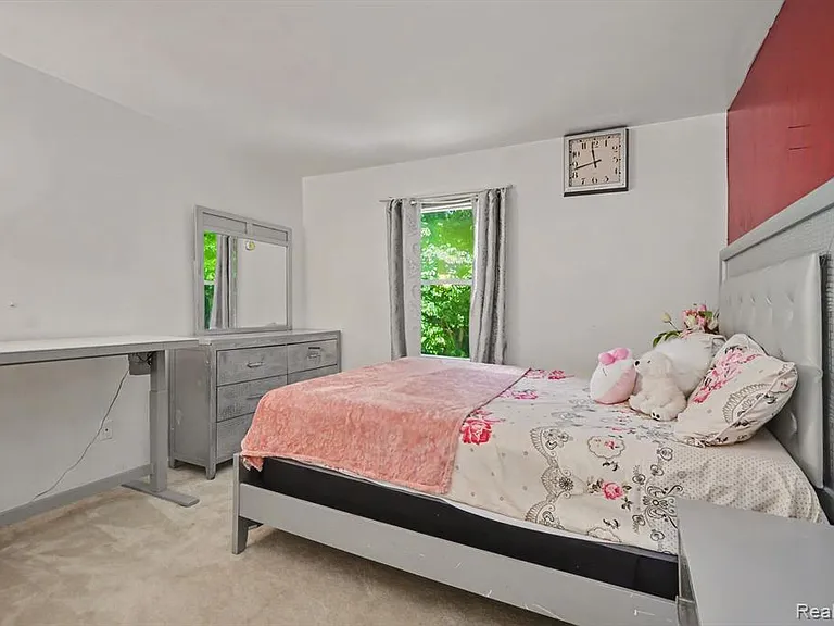425 Thornridge Ct — Photo 22