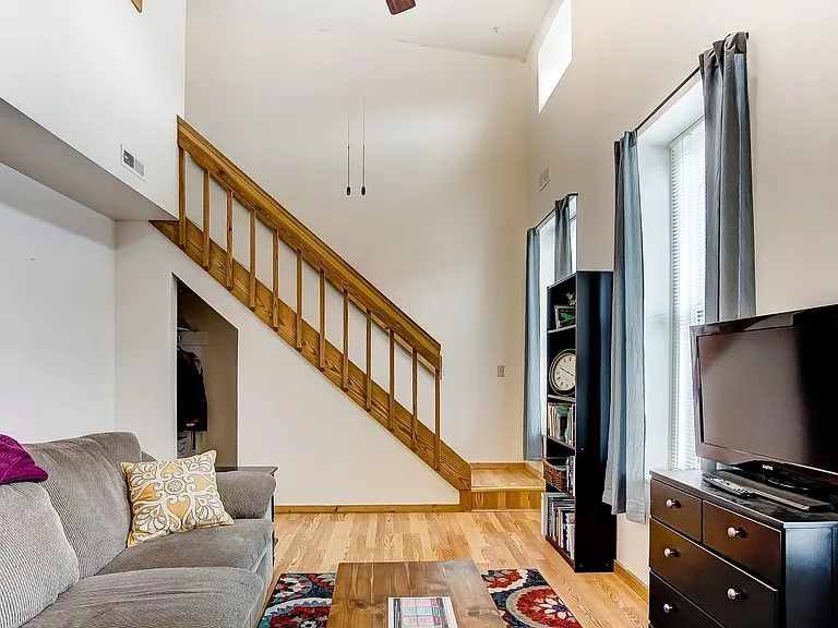 300 Warner St #2F — Photo 11