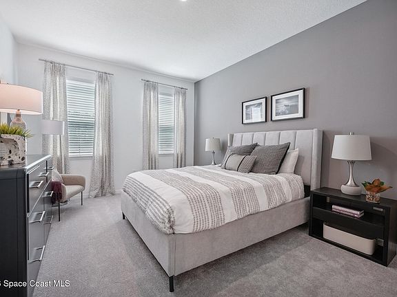 4th image of 1112 Banff Dr NE