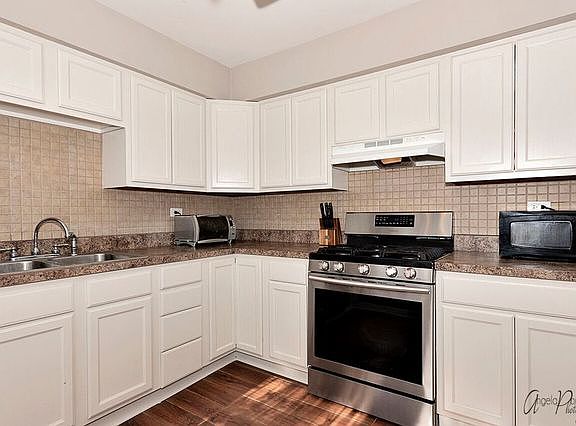 3rd image of 1931 Farnham Ct