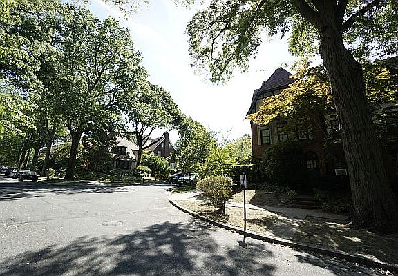 3rd image of 225 Burns St #N2