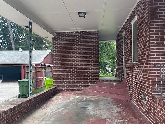 2nd image of 1909 Morninglo Ln