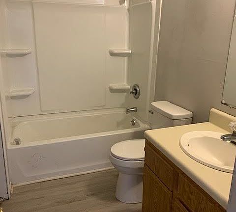 5th image of 1507 Ashland Dr #F