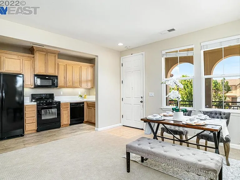 694 W Corazon Way — Photo 6