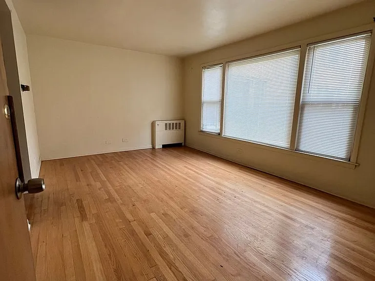 7842-7844 S Jeffery Ave — Photo 3