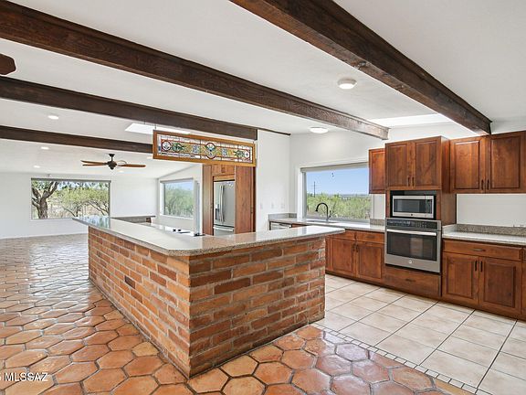 2nd image of 4321 W Camino Pintoresco