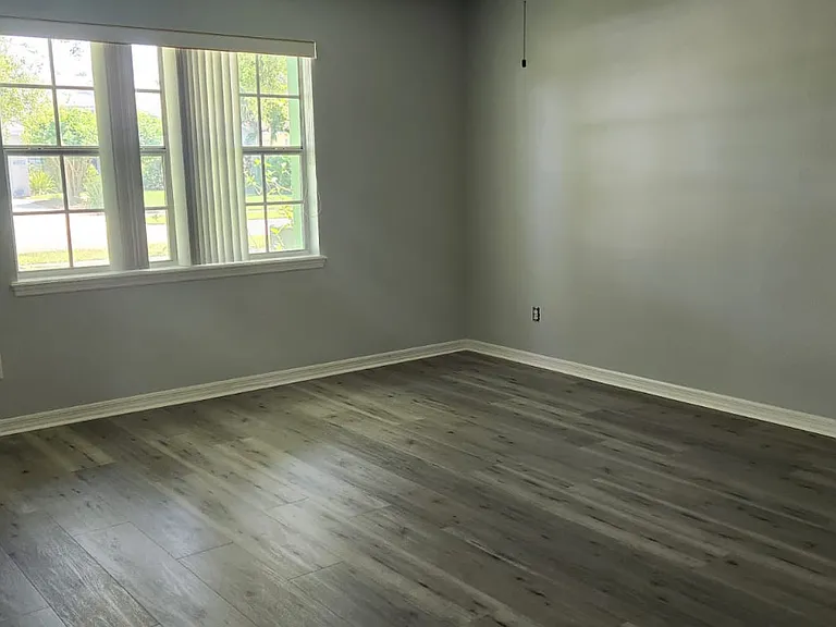 292 Carmel Dr — Photo 2