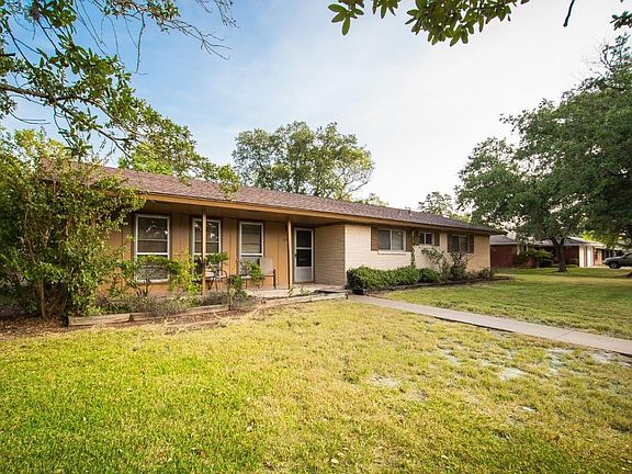 3rd image of 1001 Village Dr