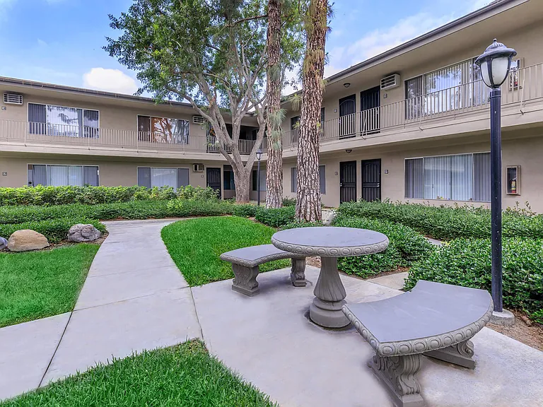Saddleback Pines Apartment Homes — Photo 3