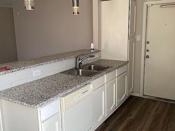 3rd image of 835 Robinair Dr