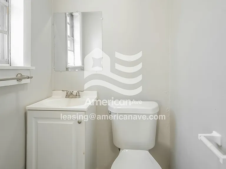 1560296_014_bathroom_14397562.jpg