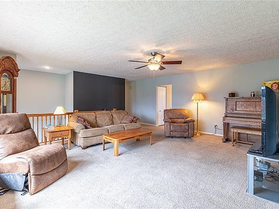 5th image of 125 Southlake Dr
