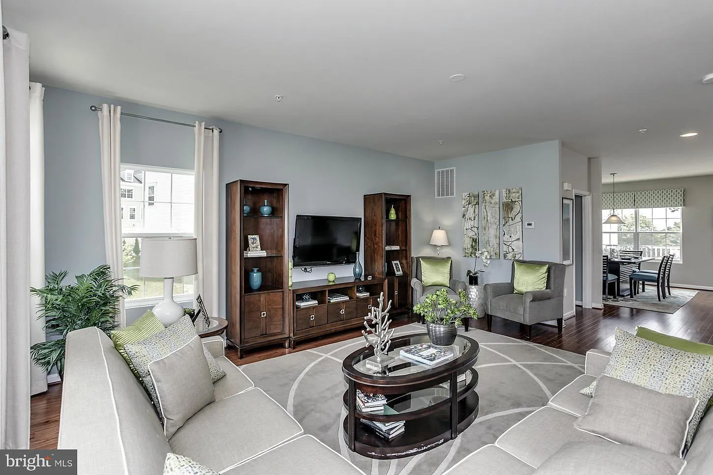 3 bed, 3.5 bath, 2520 sqft, $3,295 — Photo 2