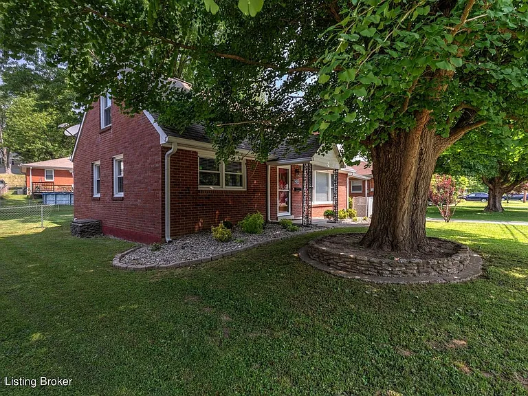 1625 Nightingale Rd — Photo 4