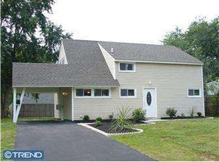 11 Geranium Rd, Levittown, PA 19057