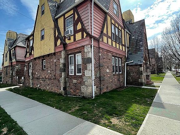 3rd image of 20418 42nd Ave
