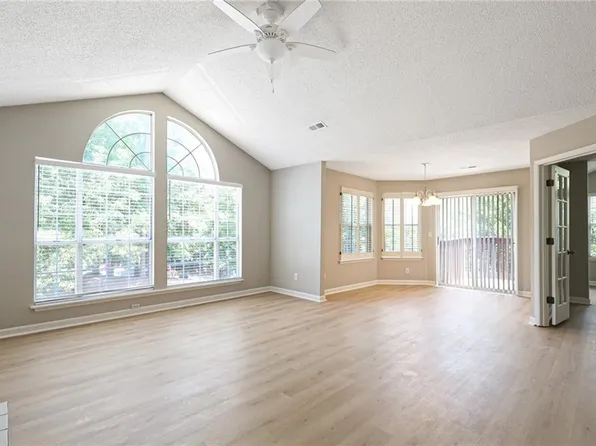 901 Wentworth Ct, Johns Creek, GA 30022