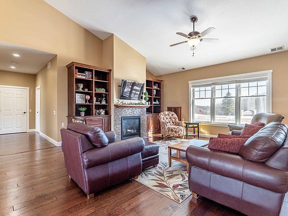 3rd image of 26922 Grand View Rd