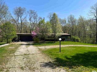 1238 N Skyview Dr, East Peoria, IL 61611