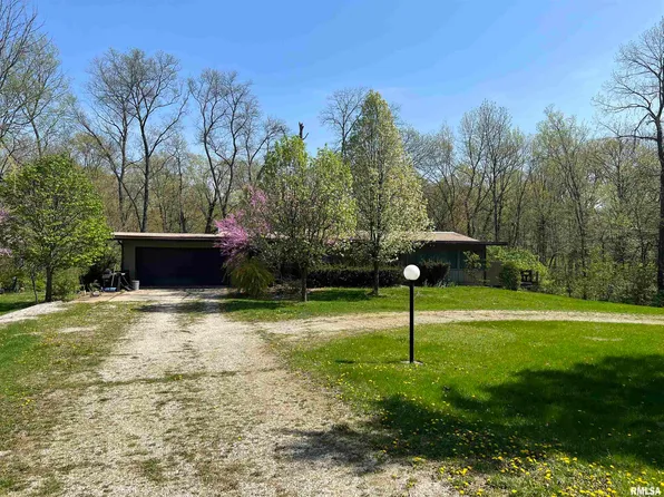 1238 N Skyview Dr, East Peoria, IL 61611