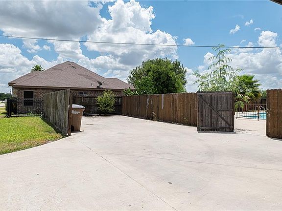 3rd image of 1702 Johnson Ln