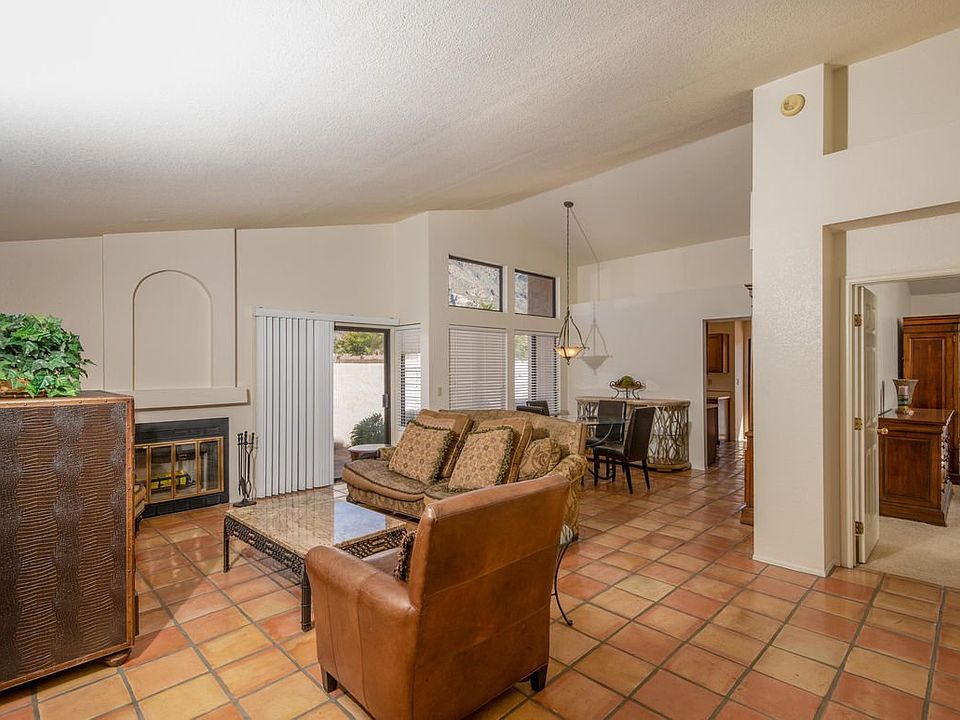1st image of 260 E Suntree St