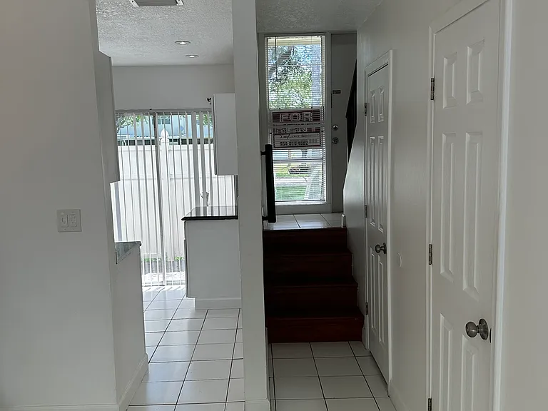 3005 NW 5th Ter — Photo 2