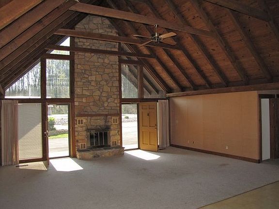 2nd image of 505 W Lakeshore Dr