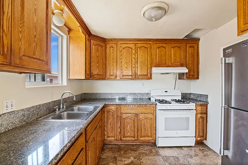 3 bed, 1150 sqft, $3,695 — Photo 4