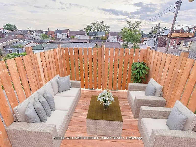 559 Dufferin St #UPPER — Photo 2