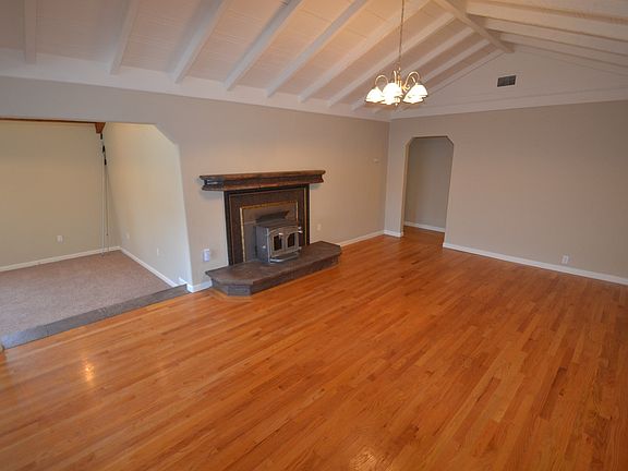 5th image of 2940 Glacier St