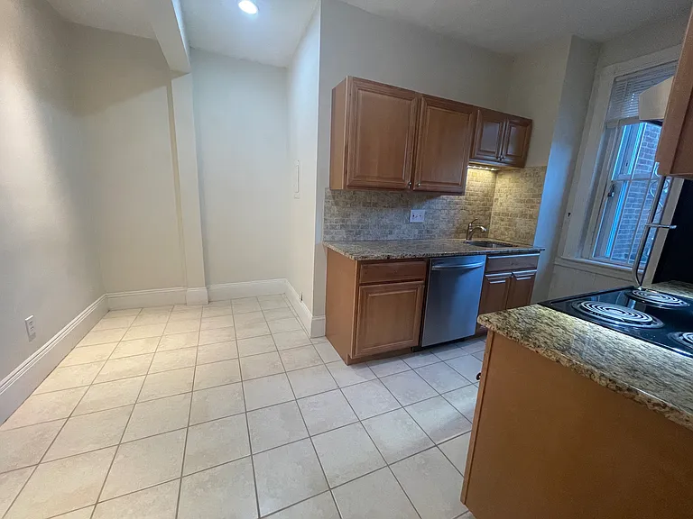 164 Strathmore Rd #12 — Photo 15