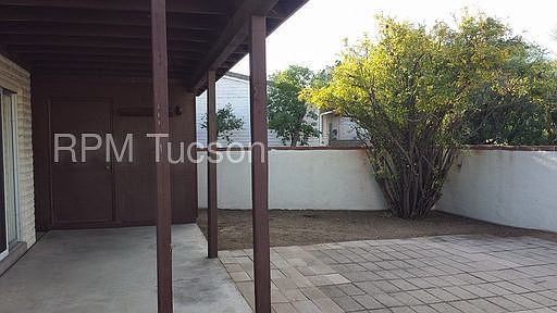 3rd image of 231 E Placita Pera