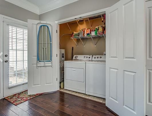 Laundry unit provided.