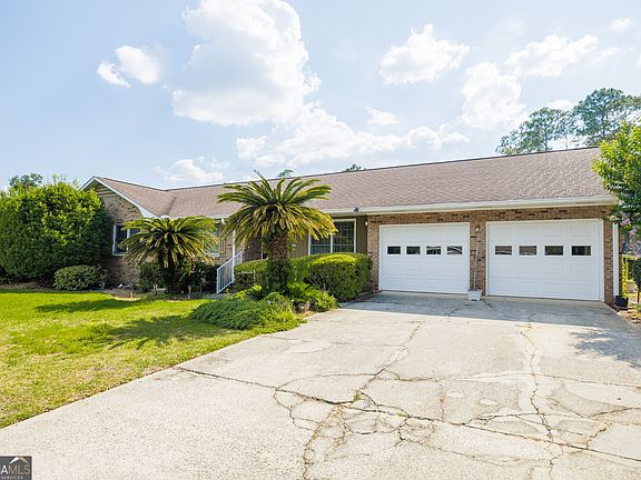 2nd image of 2243 Oakgrove Cir