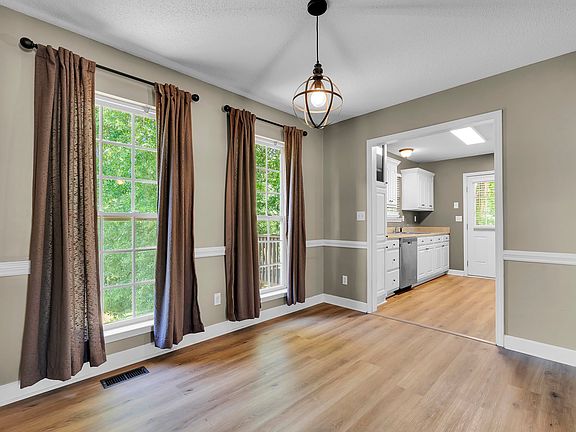 4th image of 693 Cotton Branch Dr