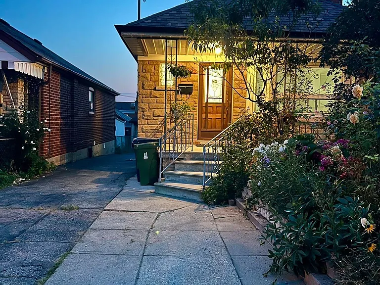354 Kane Ave #UPPER — Photo 2