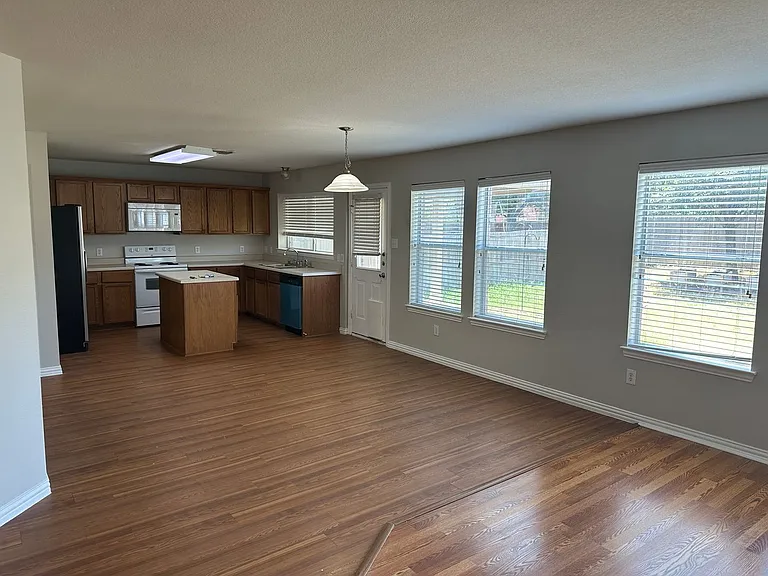 1117 Acacia Dr — Photo 6
