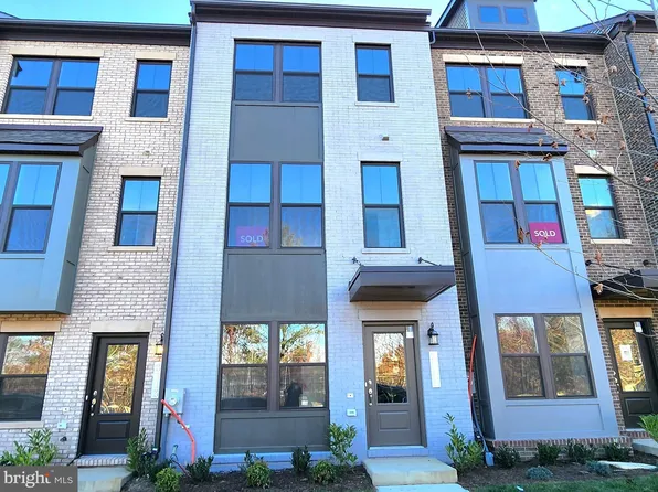 3511 Carnaby St, Hyattsville, MD 20782