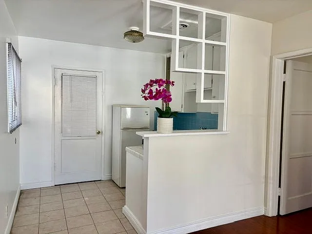 6071 N Lime Ave — Photo 3