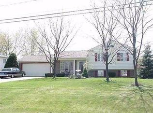 2445 Crane Rd, Fenton, MI 48430