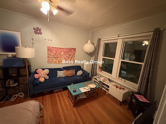 2nd image of 5945 N Greenview Ave APT 2E