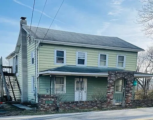 4 bed, 1888 sqft, $1,999 — Photo 3