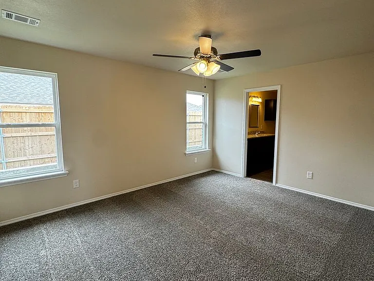 4203 Sunset St — Photo 4