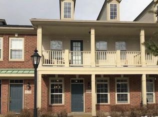 518 Red Oak Ct #1, Walled Lake, MI 48390